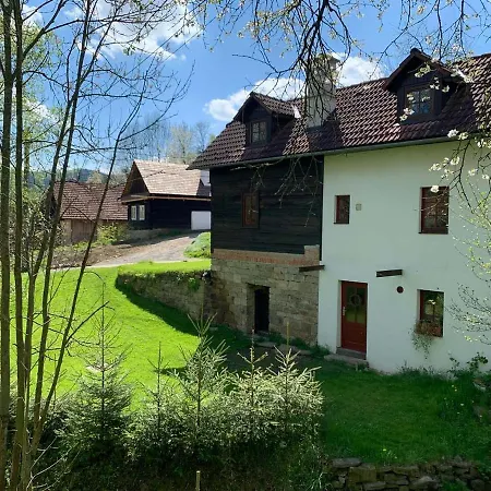 Nyaraló Komora Luzna Luzna (Zlin)